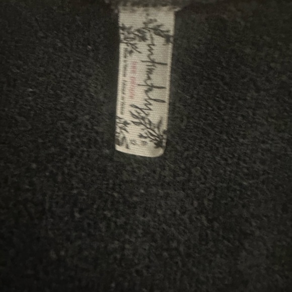 REDUCED FOR QUICK SALE 
2 Like New Free People oversized fleece Tops - Picture 6 of 6